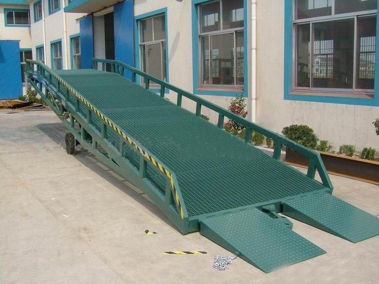 青岛登车桥厂家